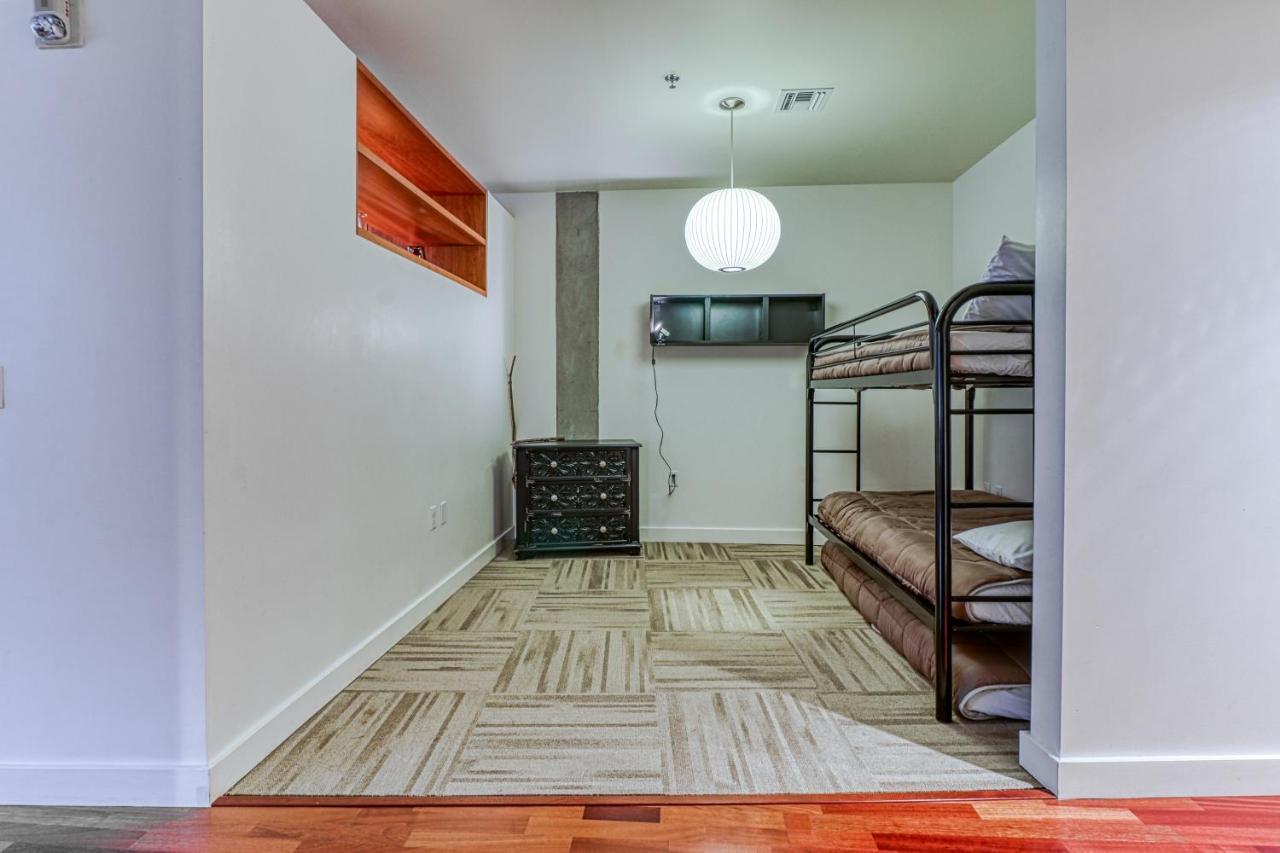 Отель Oak Street Lofts Худ-Ривер Экстерьер фото