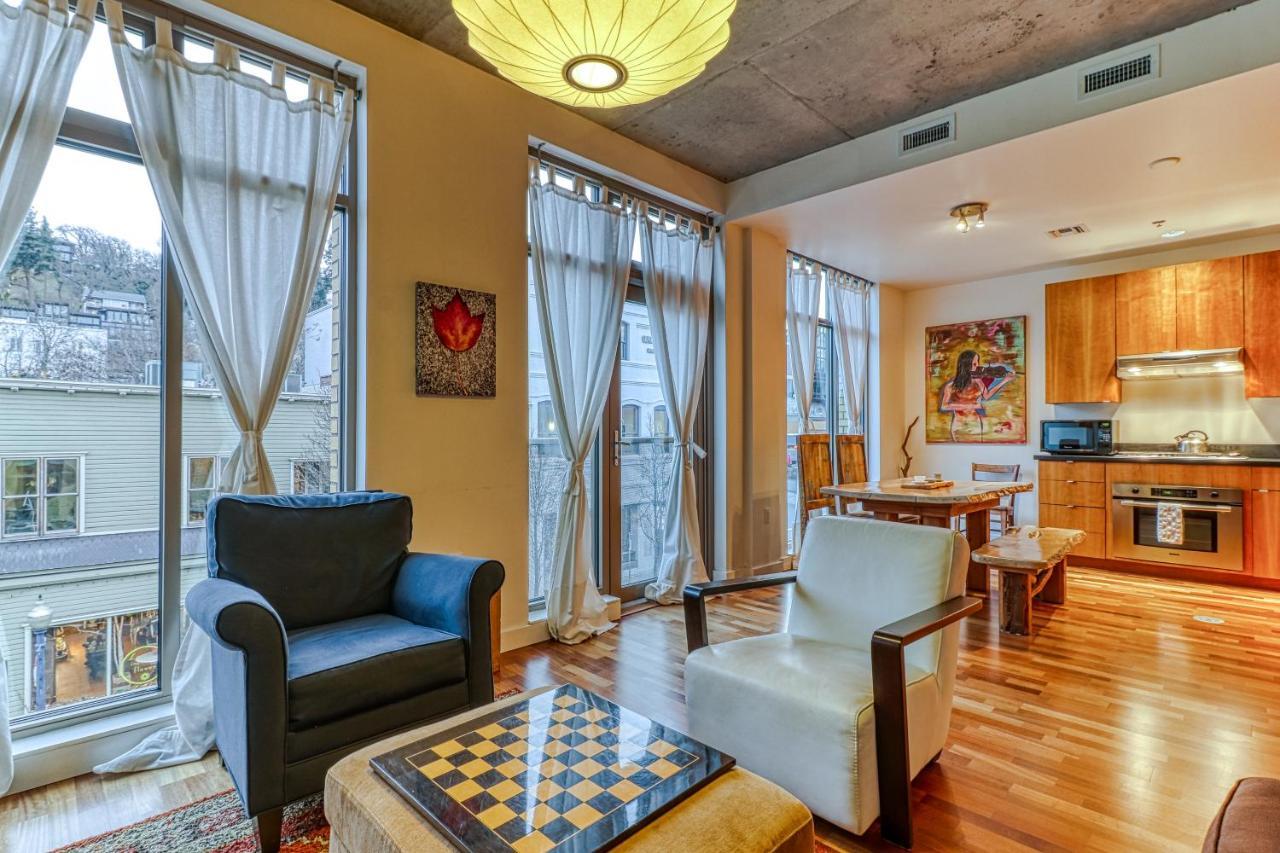 Отель Oak Street Lofts Худ-Ривер Экстерьер фото