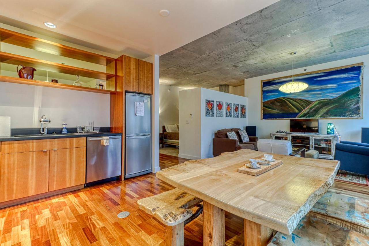 Отель Oak Street Lofts Худ-Ривер Экстерьер фото