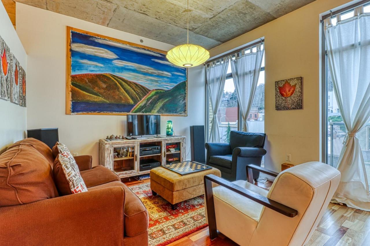 Отель Oak Street Lofts Худ-Ривер Экстерьер фото