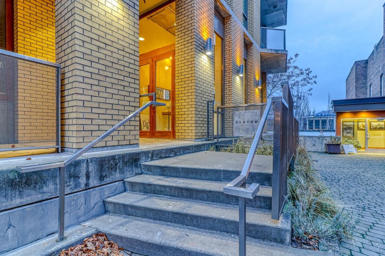 Отель Oak Street Lofts Худ-Ривер Экстерьер фото